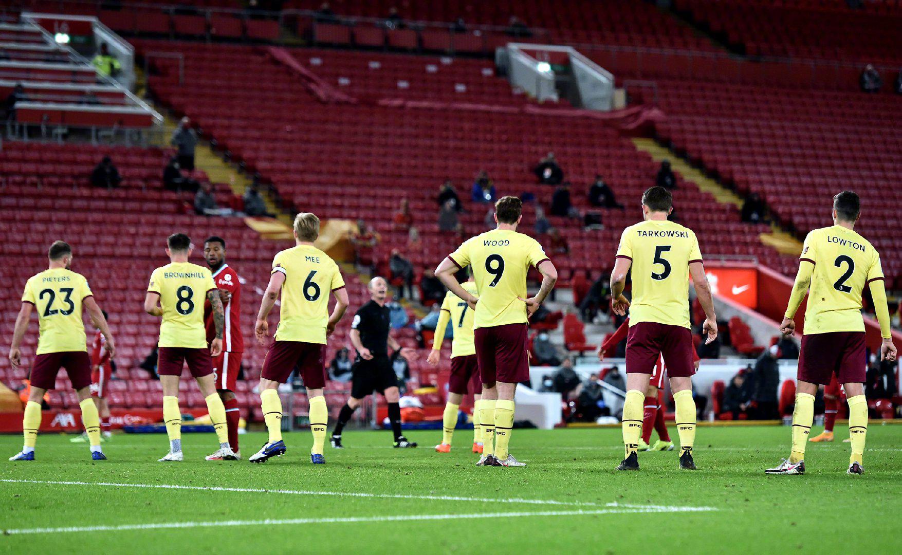 球员们面临 球员们面临